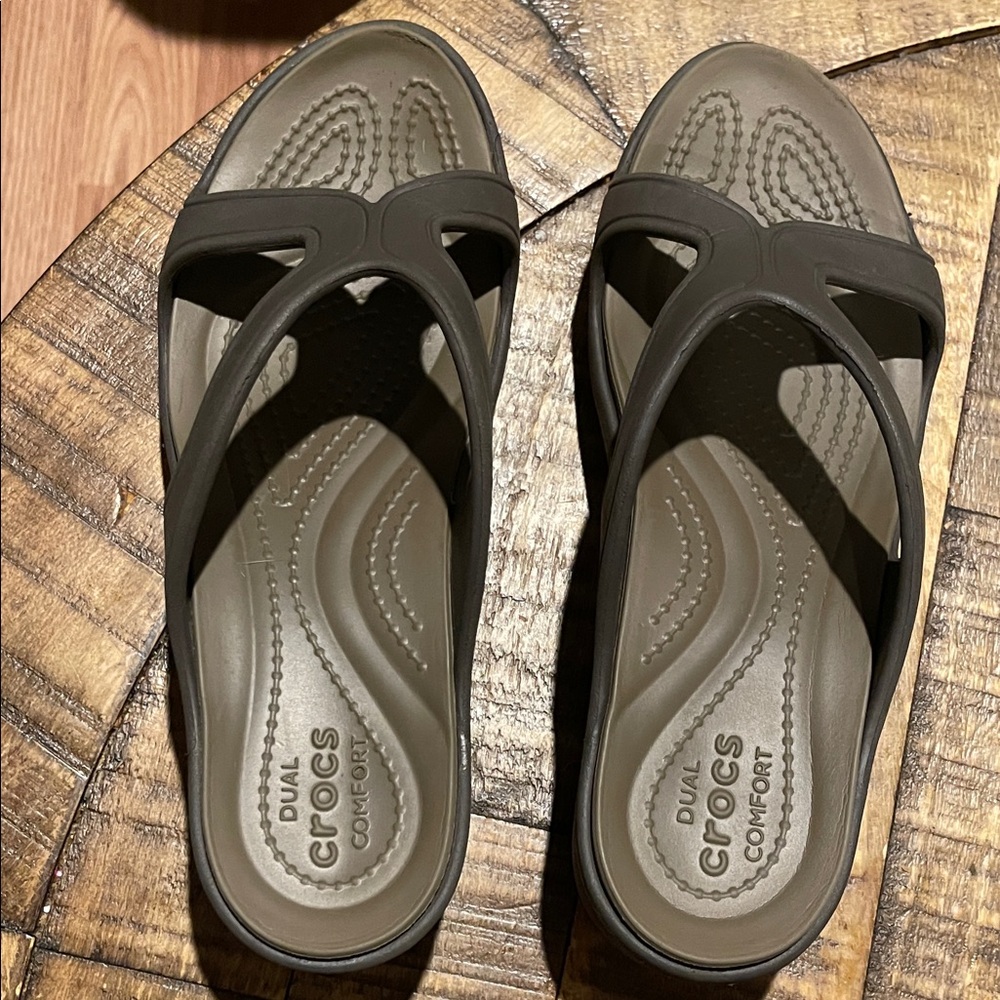 CROCS Women’s Dual Comfort Sandal - Olive